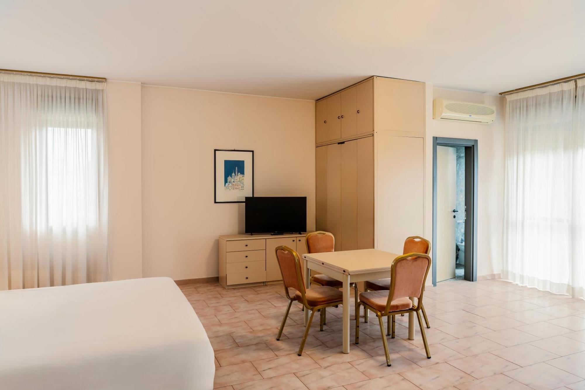 B&B Hotel Bari Rondo ภายนอก รูปภาพ