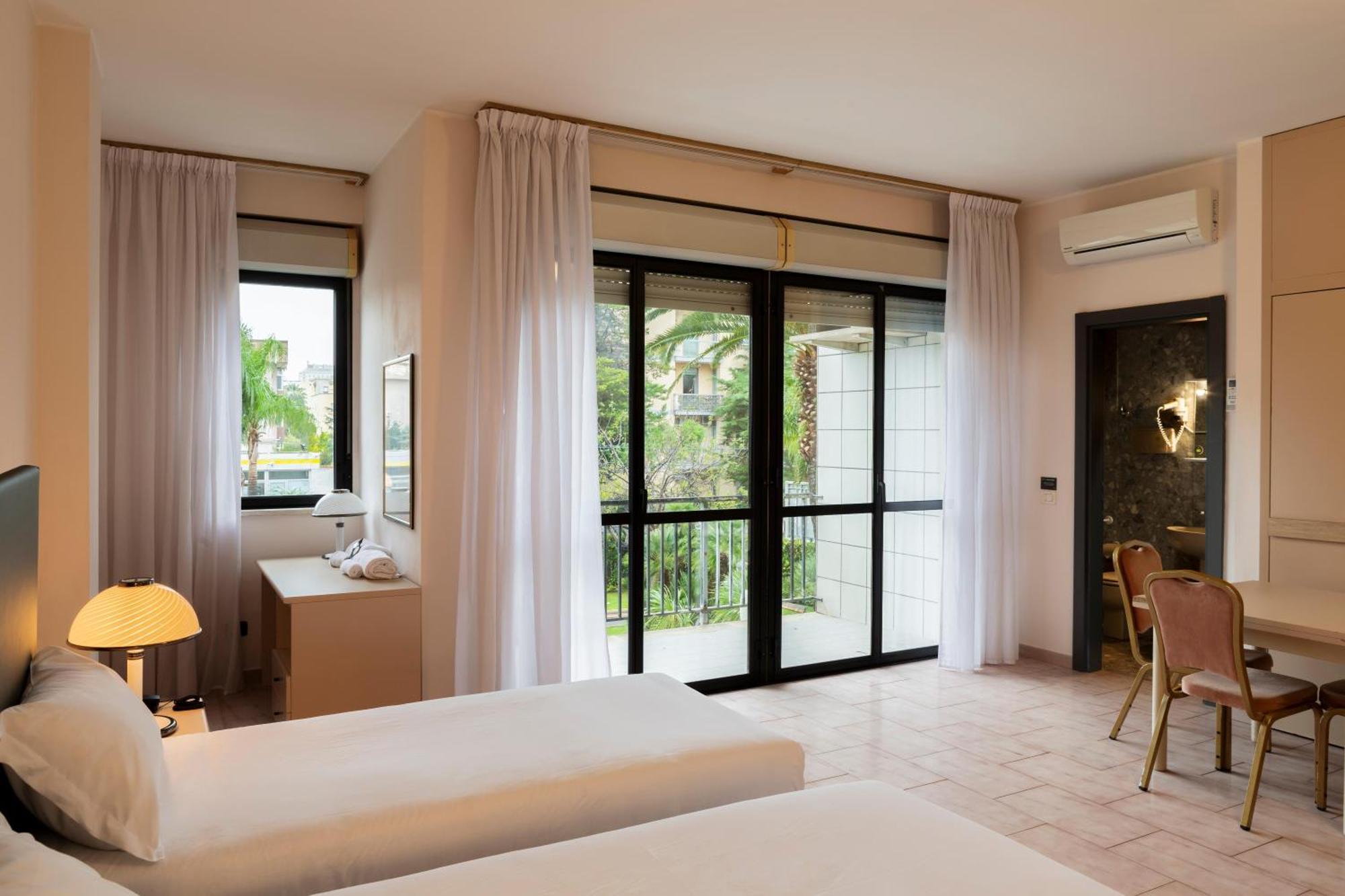 B&B Hotel Bari Rondo ภายนอก รูปภาพ